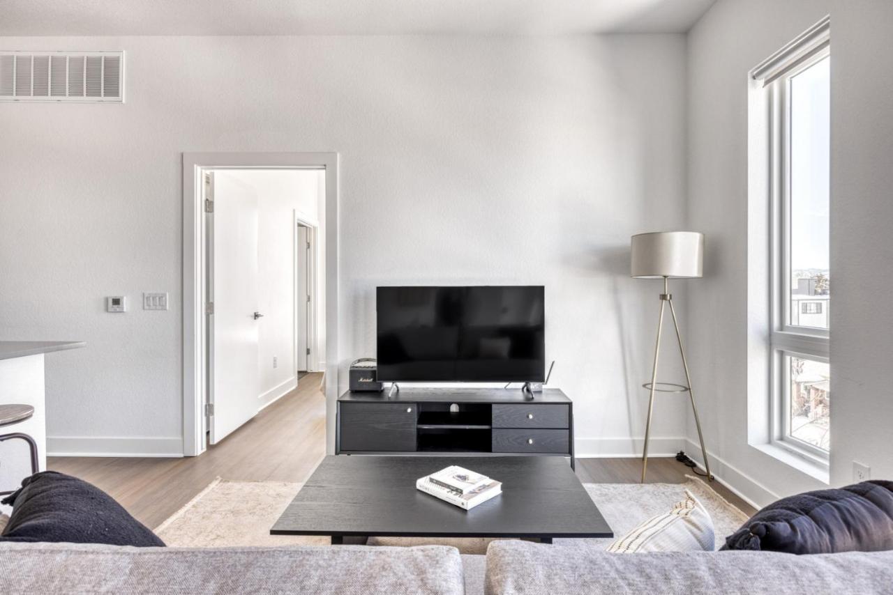 Sloans 2br W Gym Wd Roof Nr Park Den-105 *