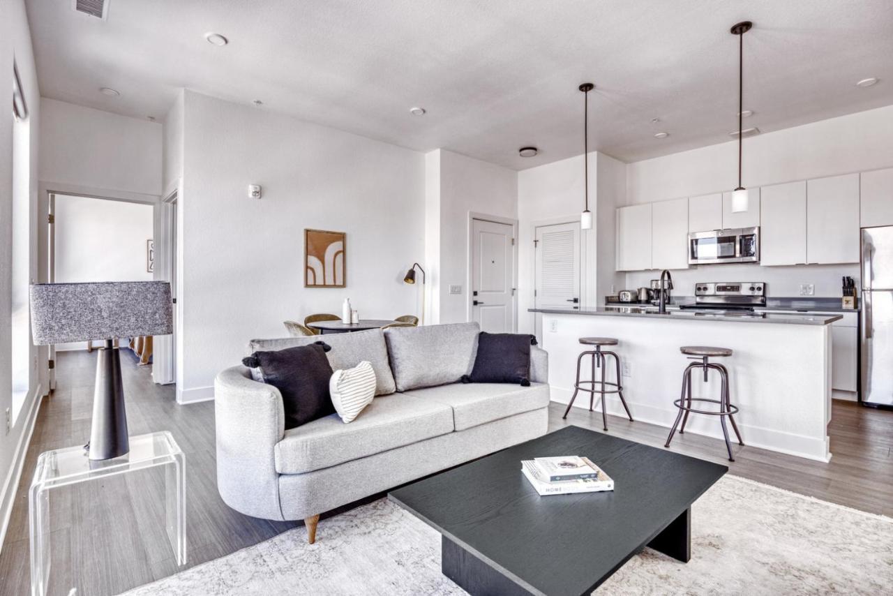 Sloans 2br W Gym Wd Roof Nr Park Den-105 Apartment